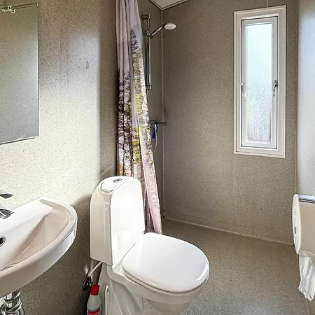 2 Bedroom Awesome In Casa de Férias